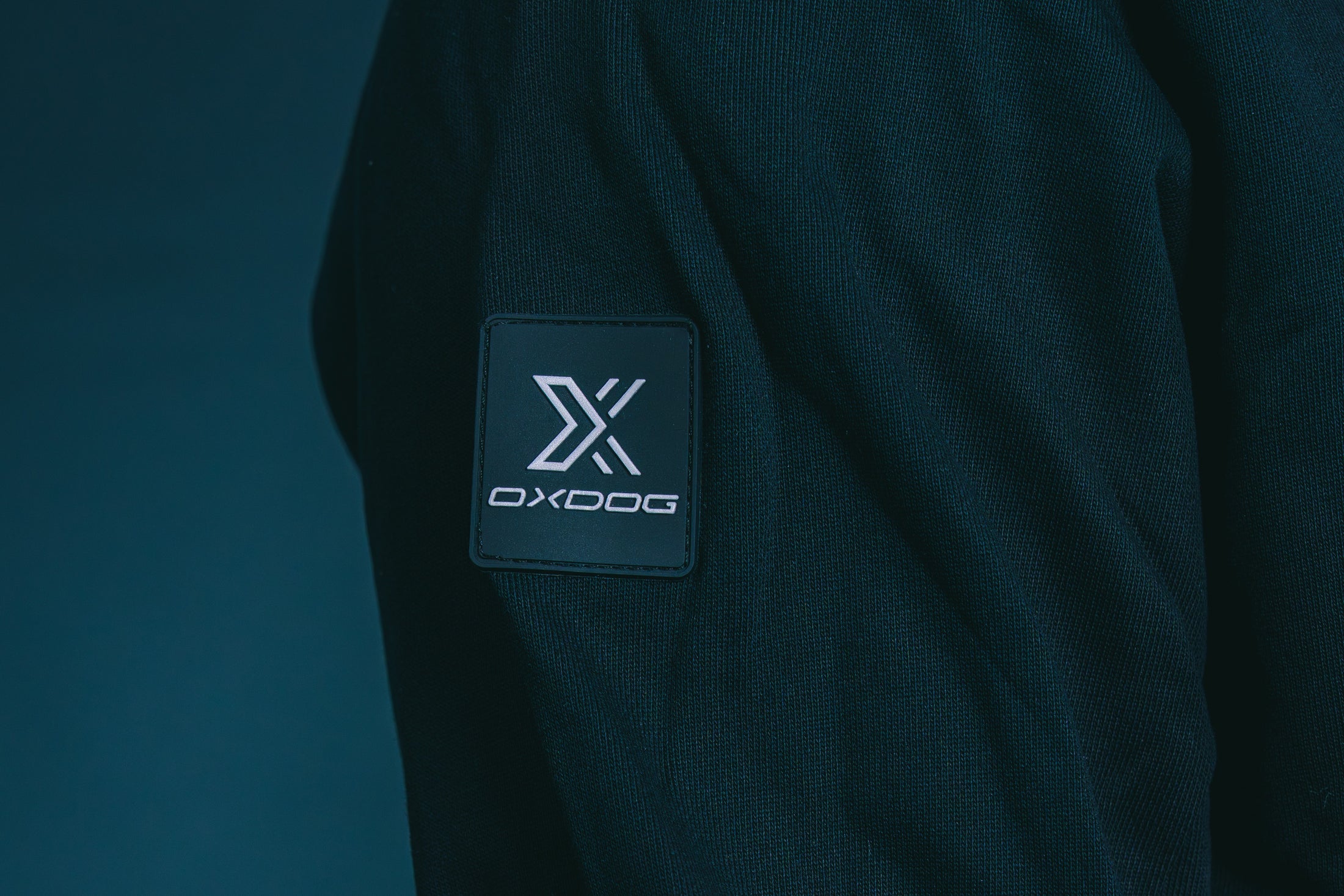 CON BOLSILLO CANGURO